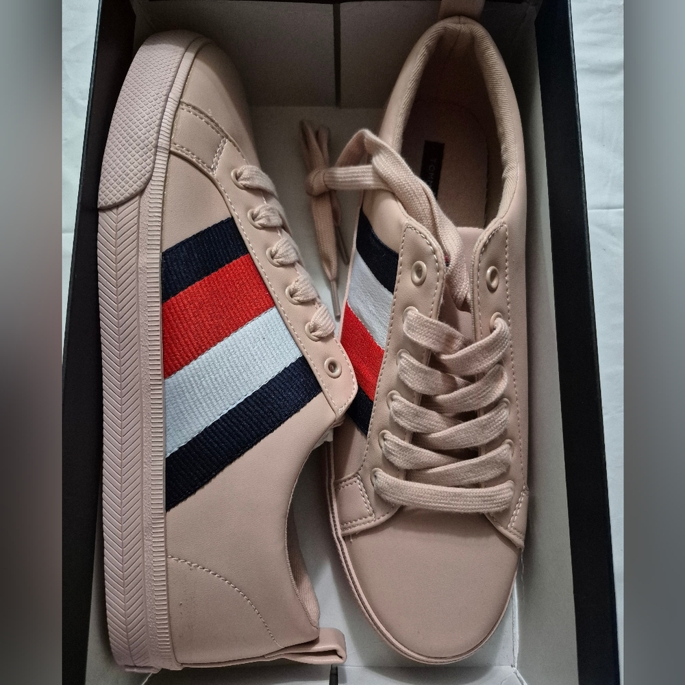 Tommy Hilfiger Sneakers with Stripes